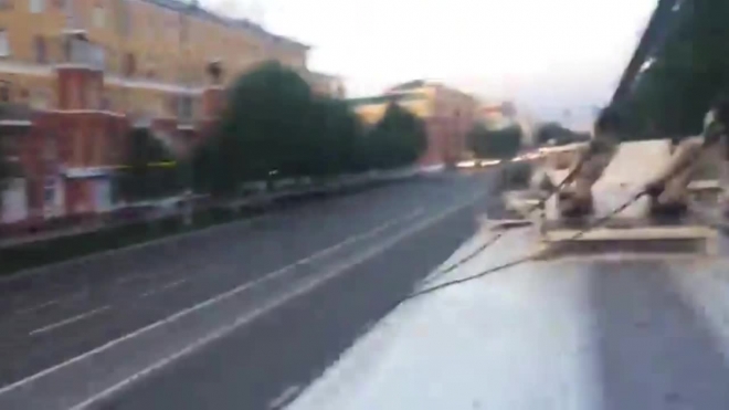 Опасное видео из Кемерово: школьники прокатились на крыше троллейбуса
