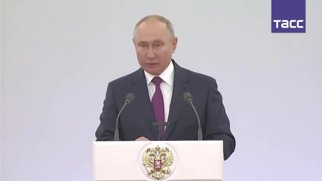 Путин поздравил депутатов Госдумы VIII созыва с началом работы