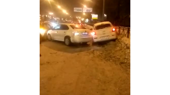 На Кубинской улице столкнулись 4 автомобиля