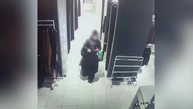 В петербургском ТЦ задержали рецидивистку за кражу куртки, кроссовок и пяти платьев