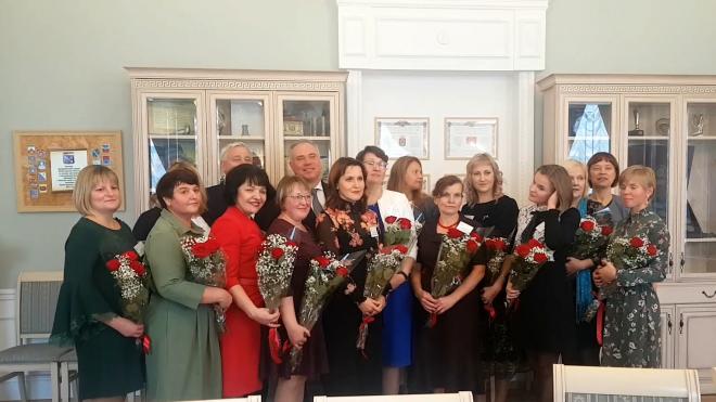 В администрации Выборгского района поздравили педагогов с Днем учителя