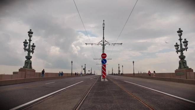 По отремонтированному Троицкому мосту в Петербурге запустили движение