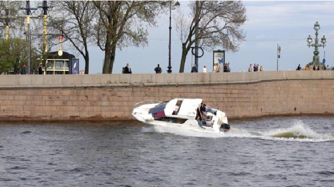 Пьяный капитан катера искупал пассажиров в Неве