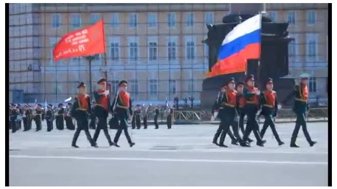 На Дворцовой площади начался парад в честь 68-й годовщины Победы