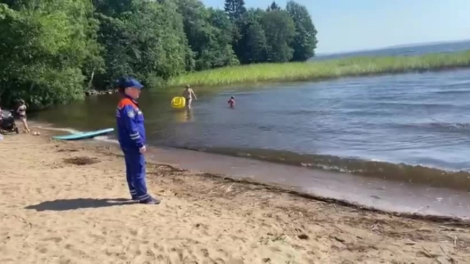 Спасатели Ленобласти усилили патрулирование на водоёмах в жару