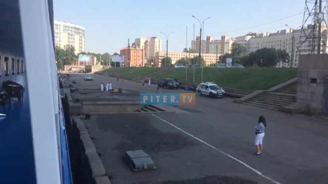 Во время круиза на теплоходе "Лунная соната"  отравилось около 50 человек 