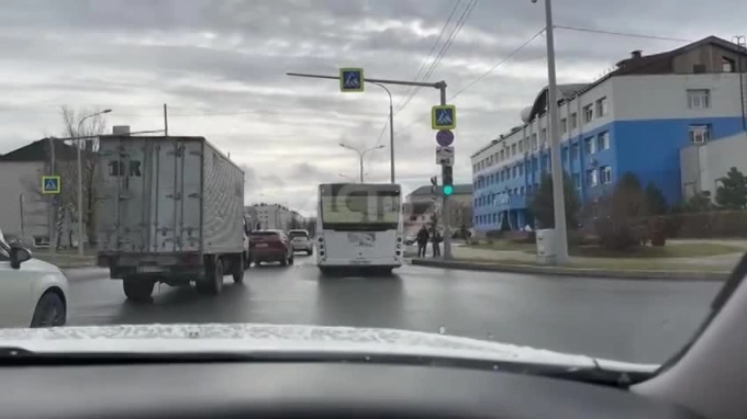 В Южно-Сахалинске автобус врезался в универсал