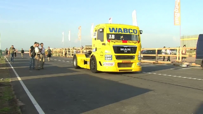 Петербург увидел гонки на грузовиках