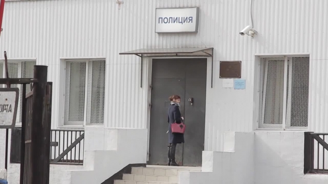 Лысый грабитель связал петербурженку скотчем и обчистил ее квартиру