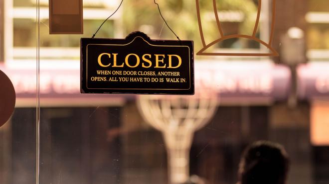 В центре Москвы закрылось более 100 магазинов и кафе