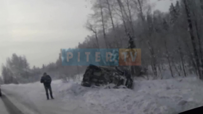 На Левашовском шоссе пикап улетел в кювет