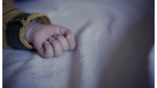 Новорожденный малыш скончался на борту самолета