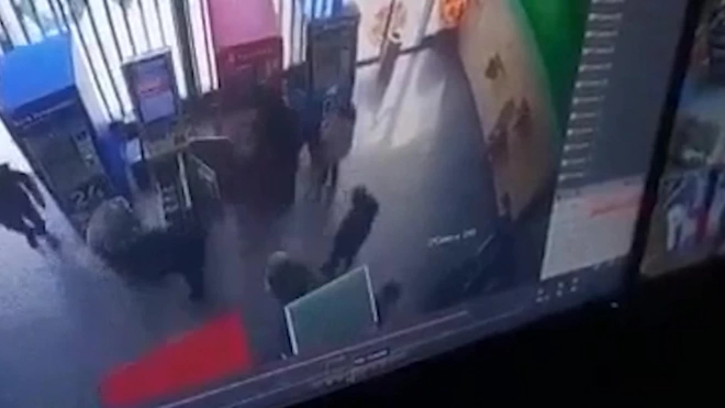 В гипермаркете в Баку произошла стрельба, погиб человек