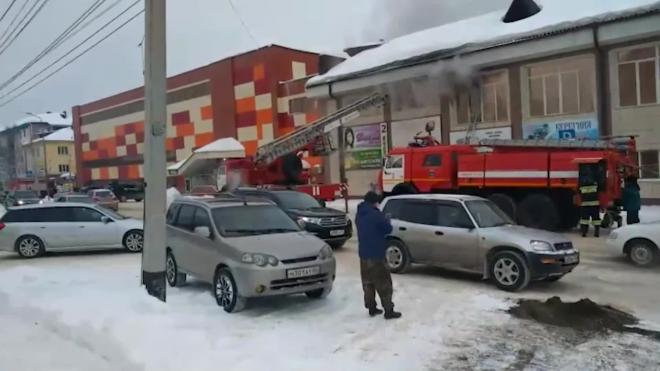 Люди выпрыгивали из окон во время пожара в ТЦ в Горно-Алтайске