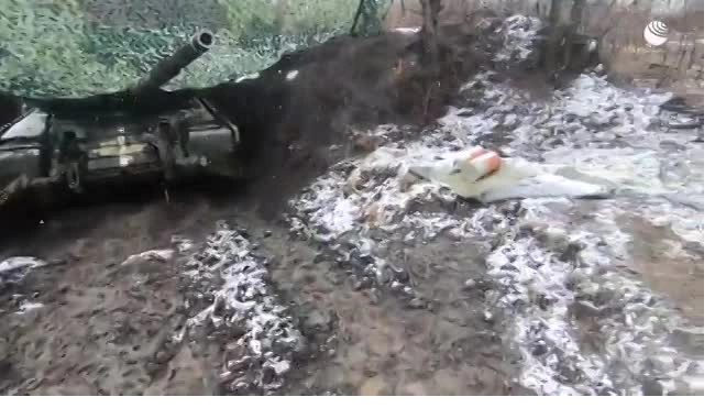 Украинские войска оставили четыре танка с боекомплектом под Волновахой