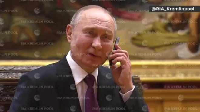 Путин позвонил девочке из Запорожской области, открытку которой выбрал на "Елке желаний"