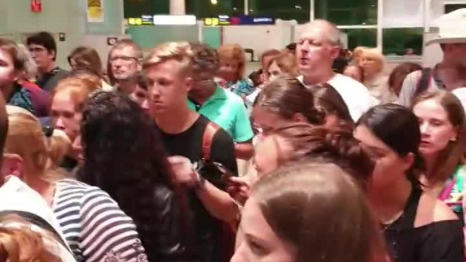 Рейс из Барселоны в Петербург задержали на 8 часов из-за забастовки
