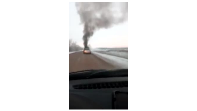 Очевидец снял горящий автобус в Башкирии
