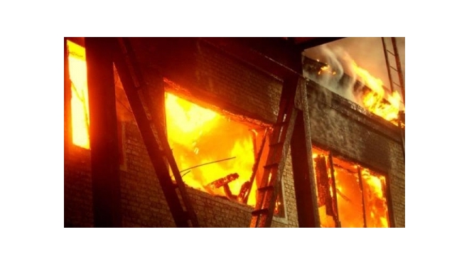 На фабрике "Скороход" в Петербурге вспыхнул огонь