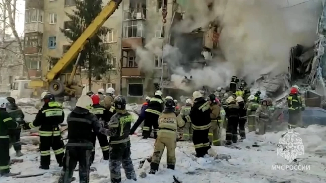 Число погибших после обрушения дома в Новосибирске возросло до 14 человек