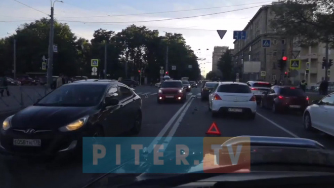 Видео: в Московском районе столкнулись сразу 4 автомобиля