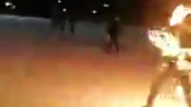 В Красноярске  подростки подожгли товарища на катке ради забавы