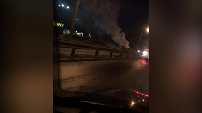 На Косыгина из-за порванных проводов загорелся автомобиль