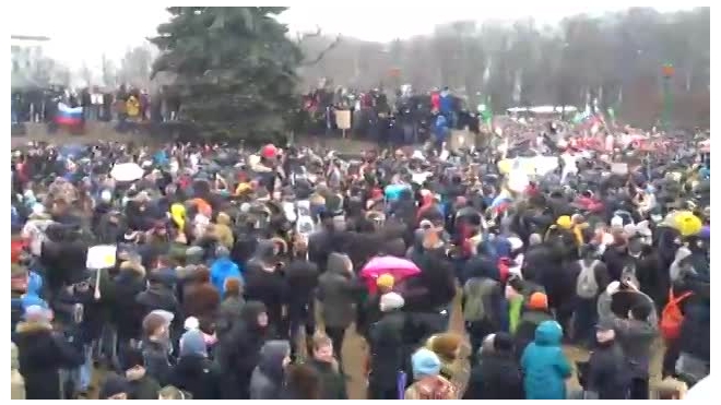 Видео: сторонники Навального двинулись в сторону Зимнего