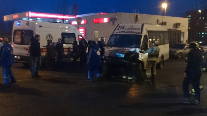 В аварии с маршруткой и "Мерседесом" пострадали шесть человек