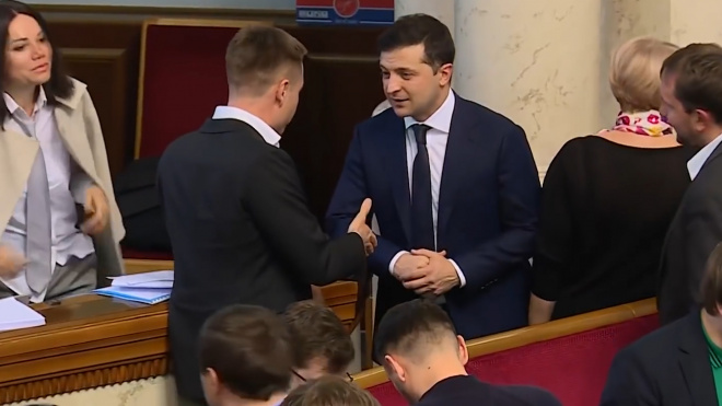 Зеленский отказался пожимать руку депутату рады Гончаренко