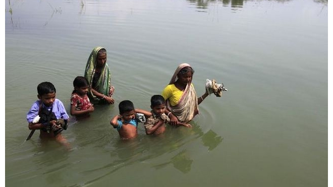В результате наводнения в Индии погибло более 550 человек