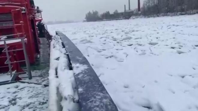 Ледокол "Невская застава" вышел на проверку ледовой обстановки в Петербурге