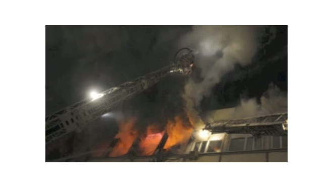 В Петербурге почти дотла сгорел гипермаркет "К-Раута"