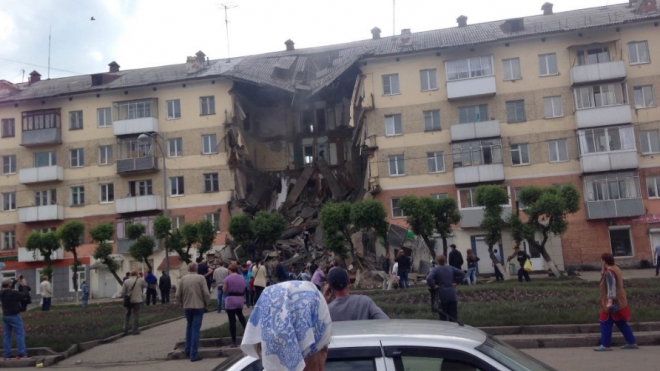 Появились страшные видео и фото обрушившегося дома в Междуреченске