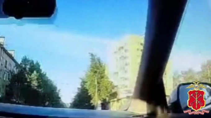 В Колпино со стрельбой задержали нетрезвого водителя иномарки