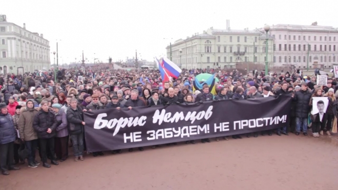 На прощание с Борисом Немцовым в Сахаровский центр прибыли высокопоставленные чиновники из Кремля