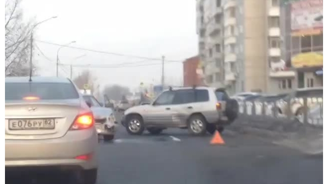 ДТП на улице Ястынской в Красноярске сняли на видео