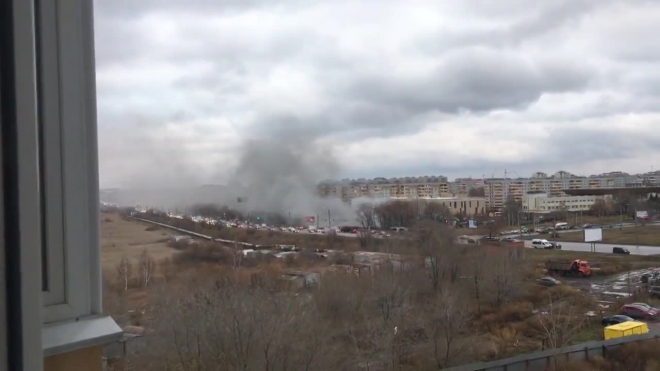 Появилось видео крупного пожара на автомойке в Омске