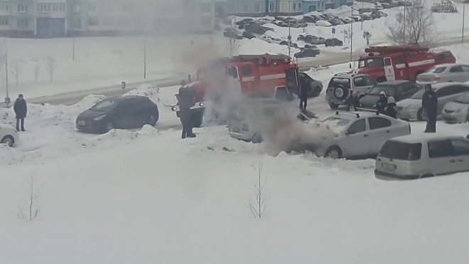 Очевидец снял горящую машину в Новокузнецке