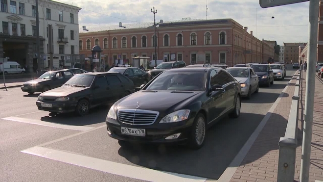 В среду в центре Петербурга ограничат движение из-за тринеровки ко дню ВМФ 
