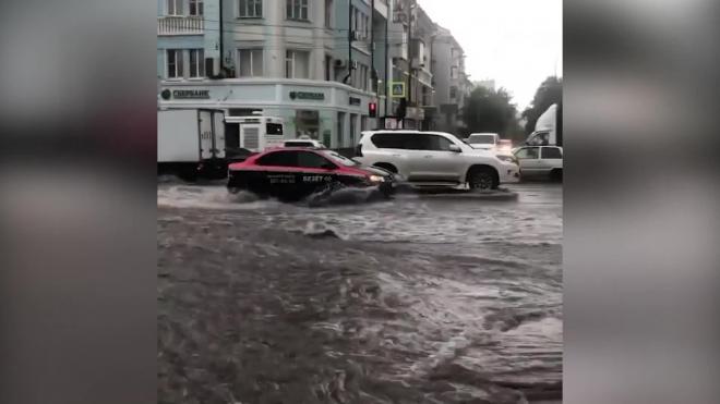 Из-за мощного ливня Ростов-на-Дону ушел под воду