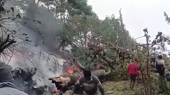 СМИ: вертолет с начальником штаба обороны ВС Индии на борту потерпел крушение