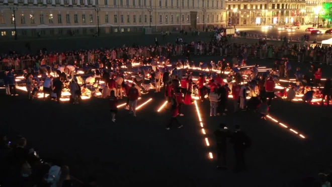 В акции "Свеча памяти" участие приняли от 3 до 5 тысяч петербуржцев