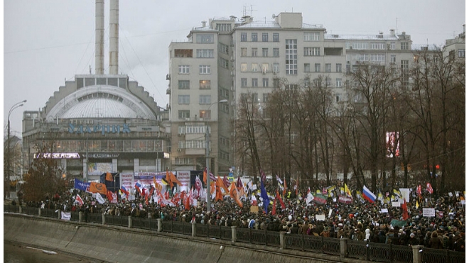 Марш оппозиции в Москве собрал 400 человек