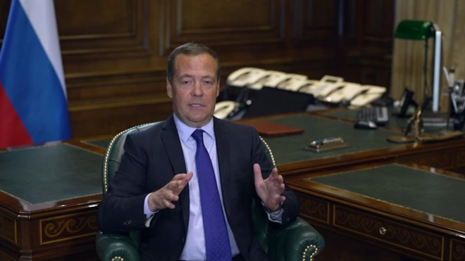 Медведев назвал вопрос с поставками газа в ЕС частью войны против России