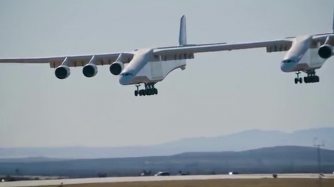Видео: Самый большой в мире самолет совершил свой первый полет
