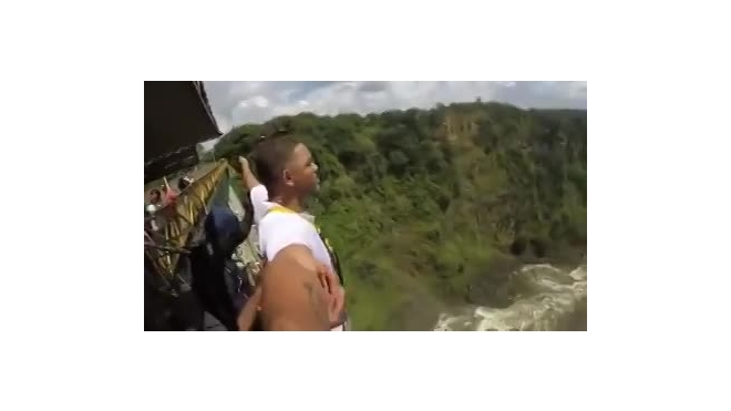 Эпичное видео от Уилла Смита: Сбылась его безумная 20-летняя мечта - он прыгнул на "тарзанке" в Зимбабве
