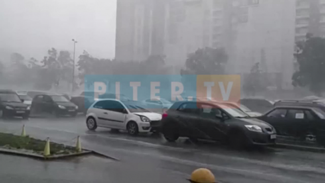 В Петербурге прошел сильный ливень 