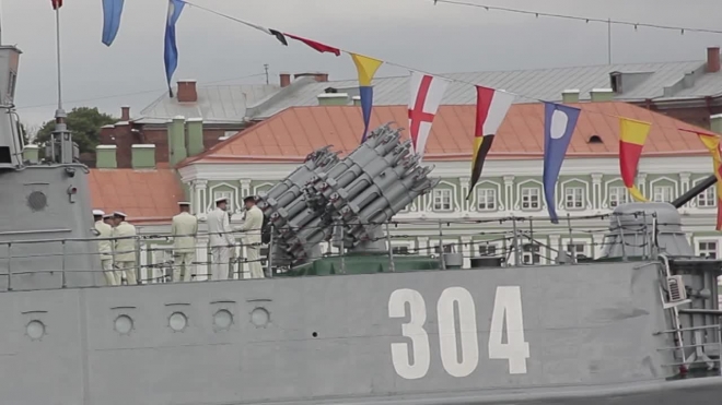 В Петербурге репетируют морской парад в честь Дня ВМФ