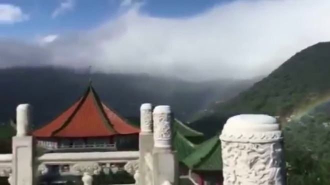 В небе над Тайванем на 9 часов зависла самая большая радуга